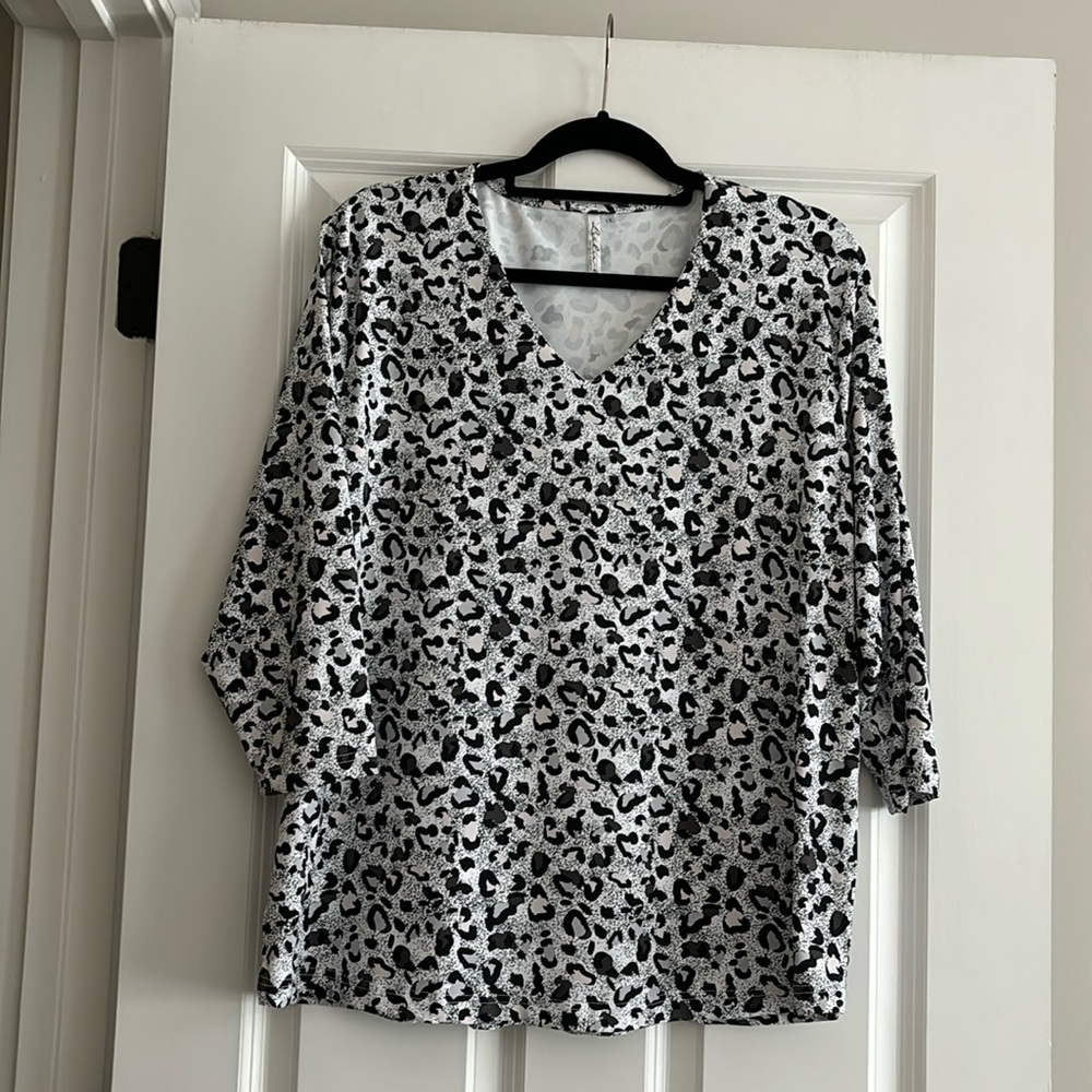 Lulu B top. Brand new condition!